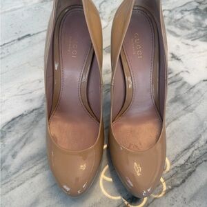 Gucci Women's Beige Patent Heels